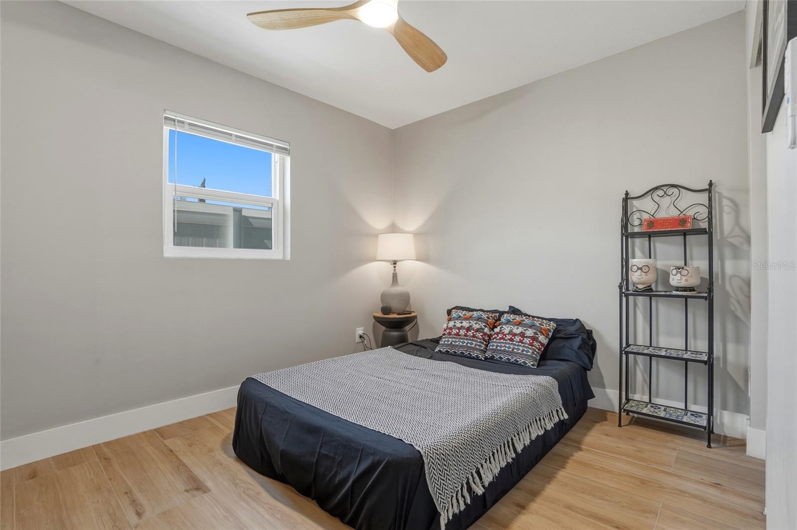 Image 22 of 40 For 411 42nd Avenue Ne