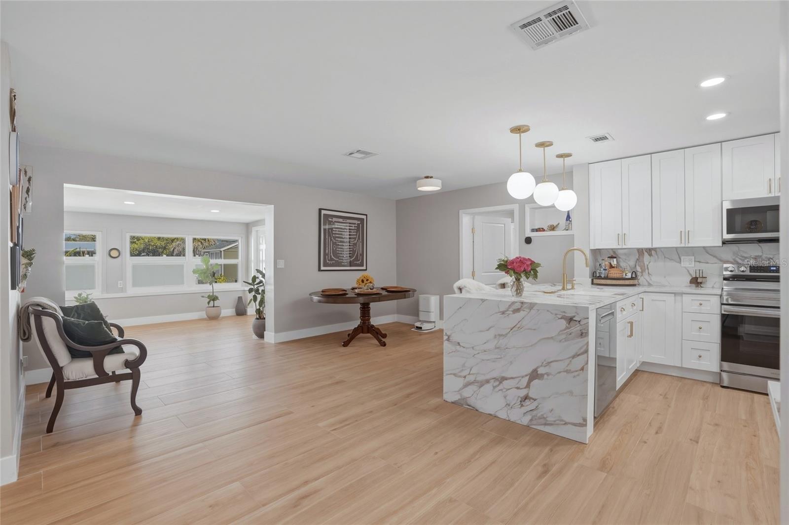 Image 4 of 40 For 411 42nd Avenue Ne