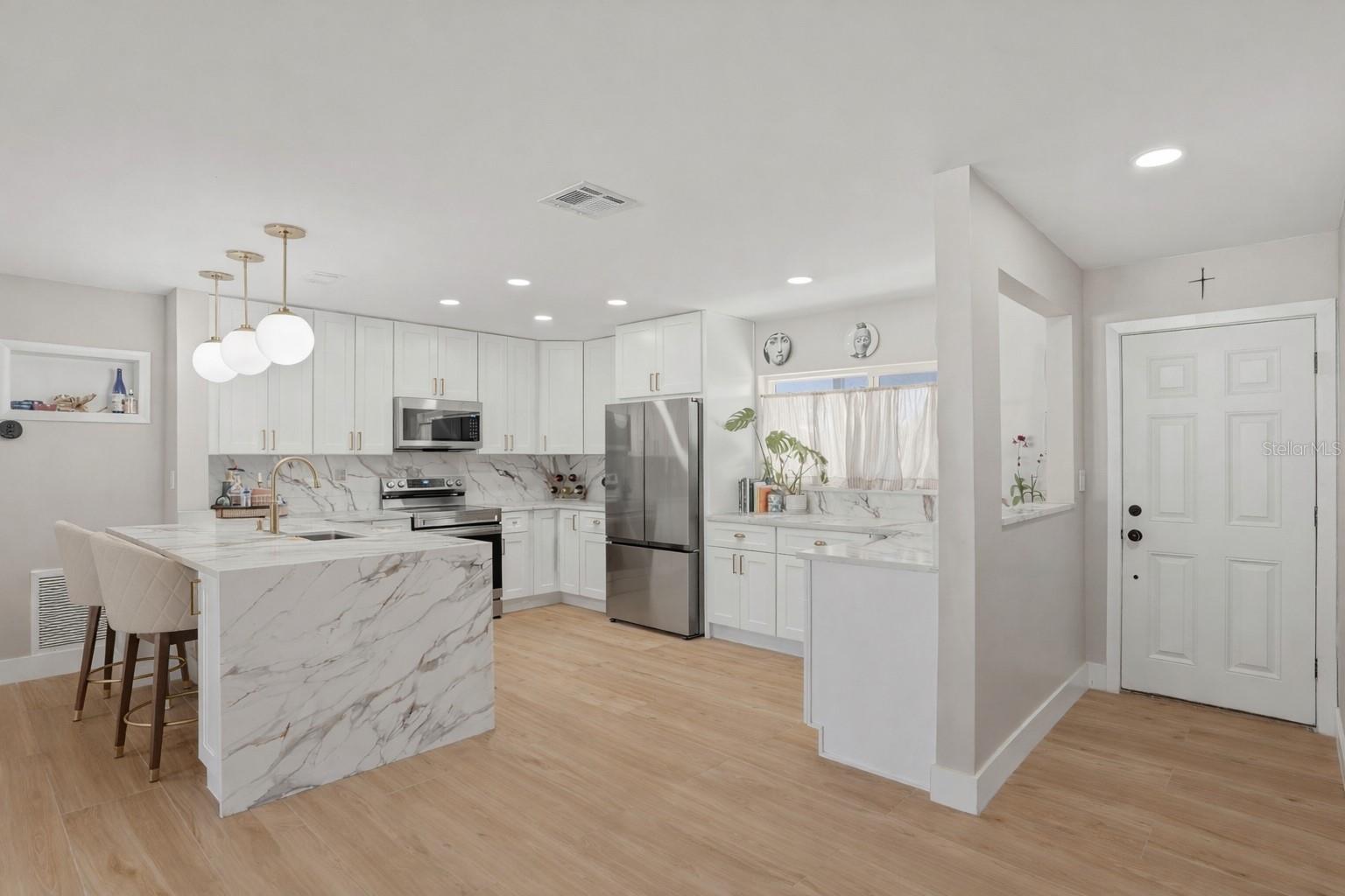 Image 5 of 40 For 411 42nd Avenue Ne