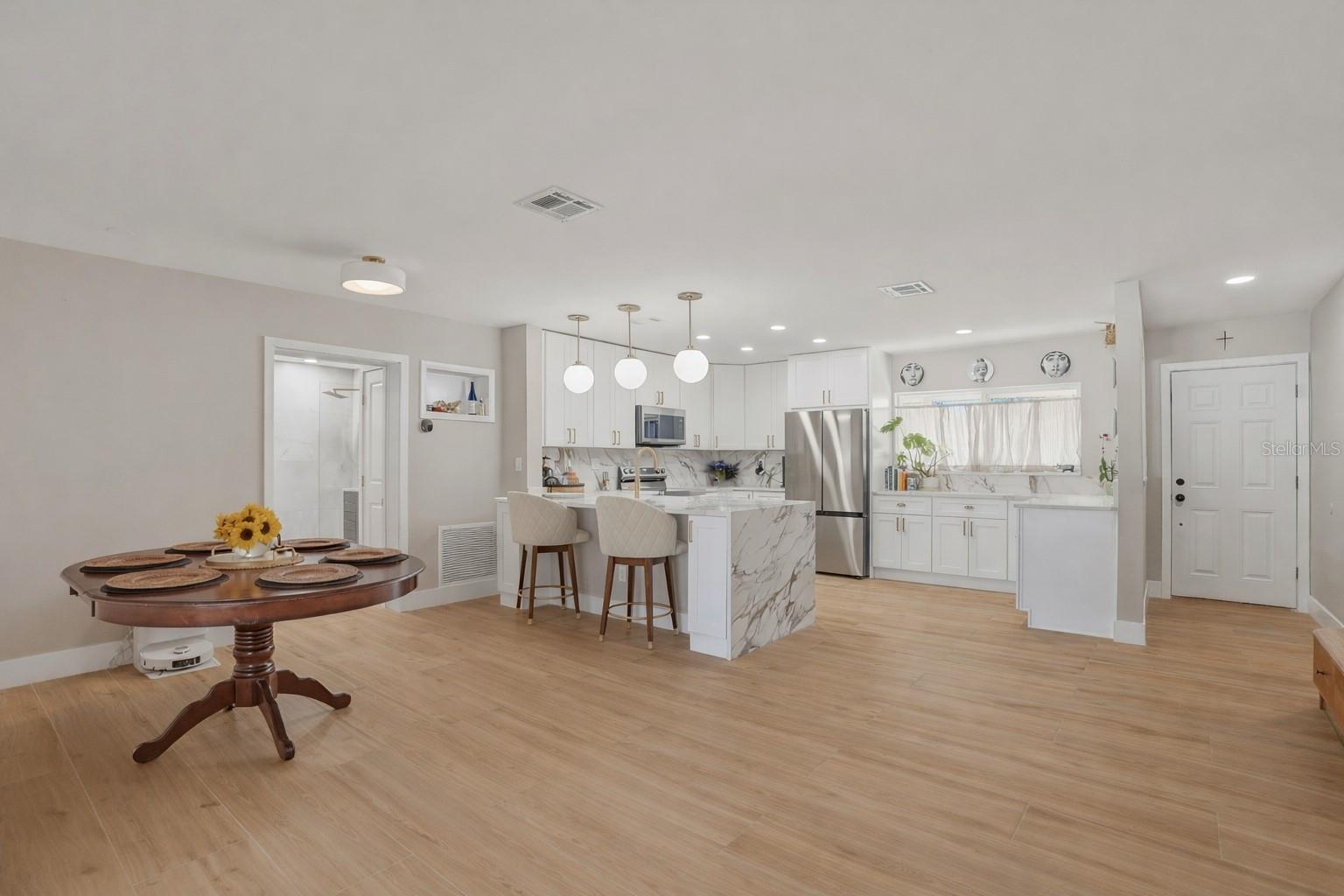 Image 6 of 40 For 411 42nd Avenue Ne