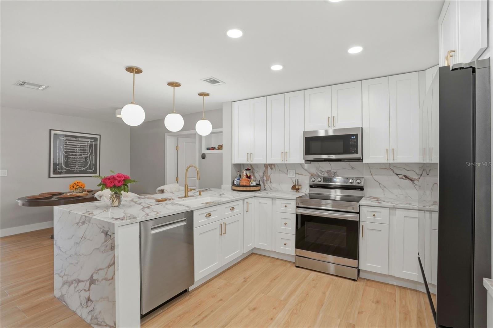 Image 9 of 40 For 411 42nd Avenue Ne