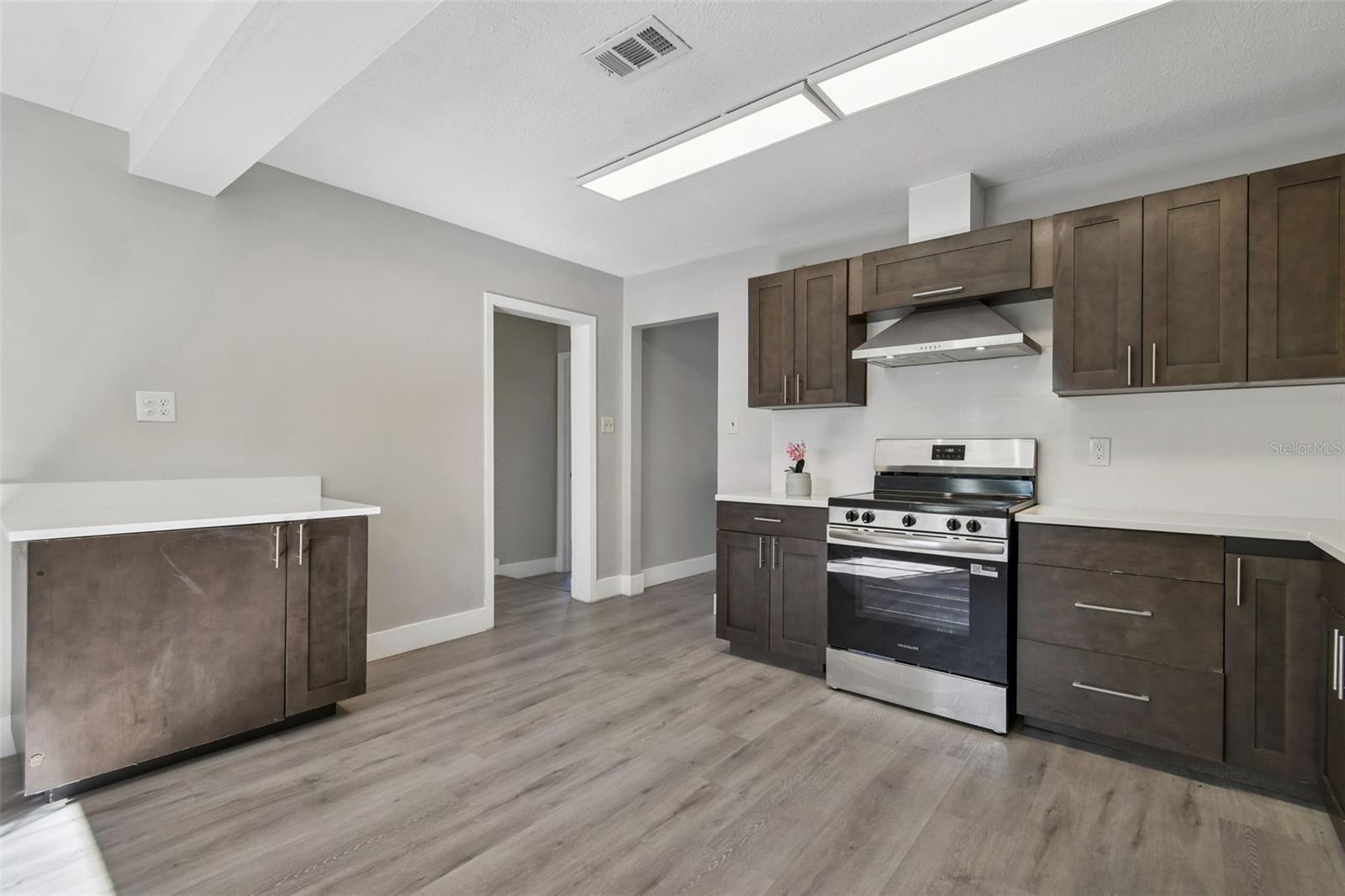 Listing photo id 8 for 3316 Louisiana Avenue