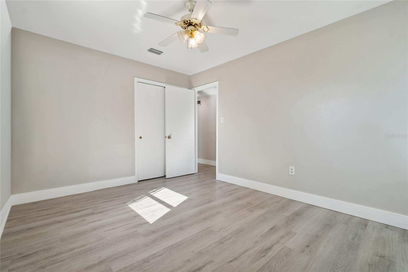 Listing photo id 14 for 3316 Louisiana Avenue