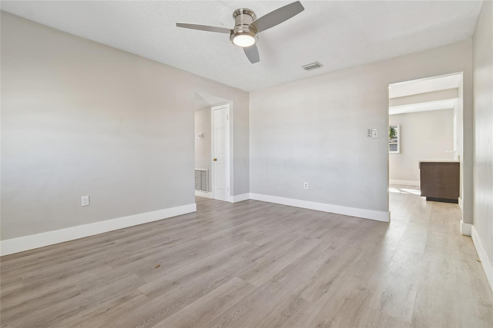 Listing photo id 4 for 3316 Louisiana Avenue