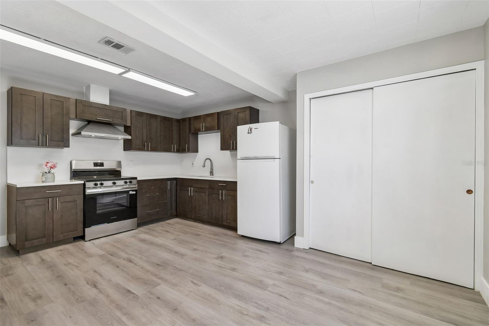 Listing photo id 5 for 3316 Louisiana Avenue