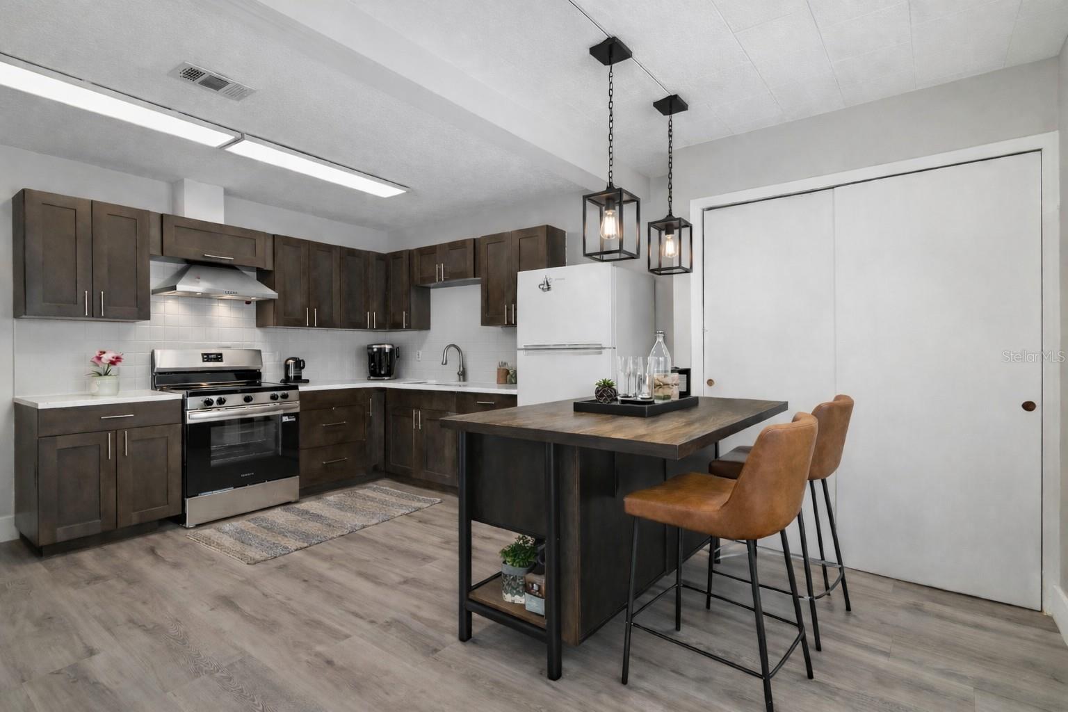 Listing photo id 6 for 3316 Louisiana Avenue