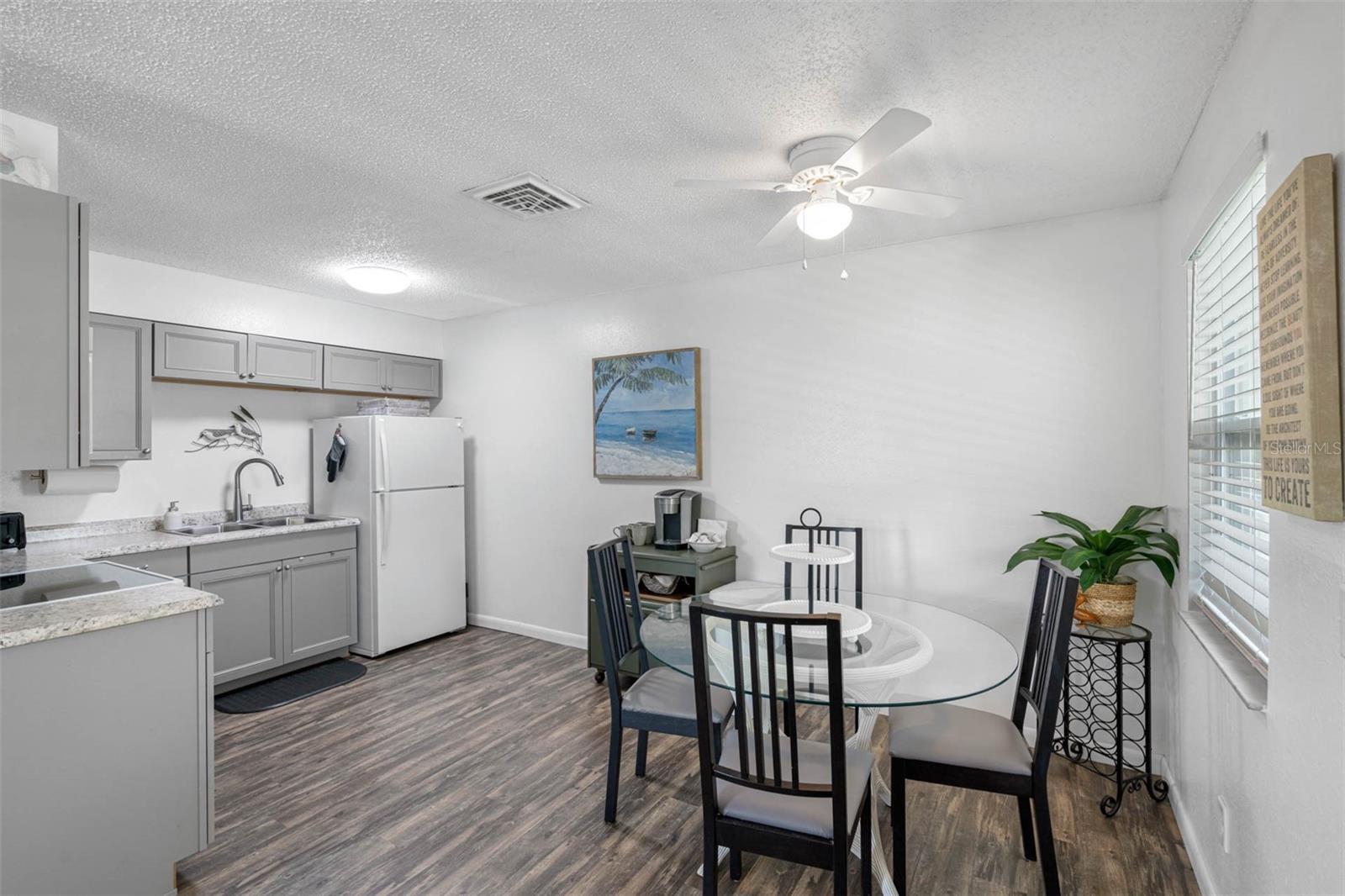 Listing photo id 9 for 115 15th Avenue A