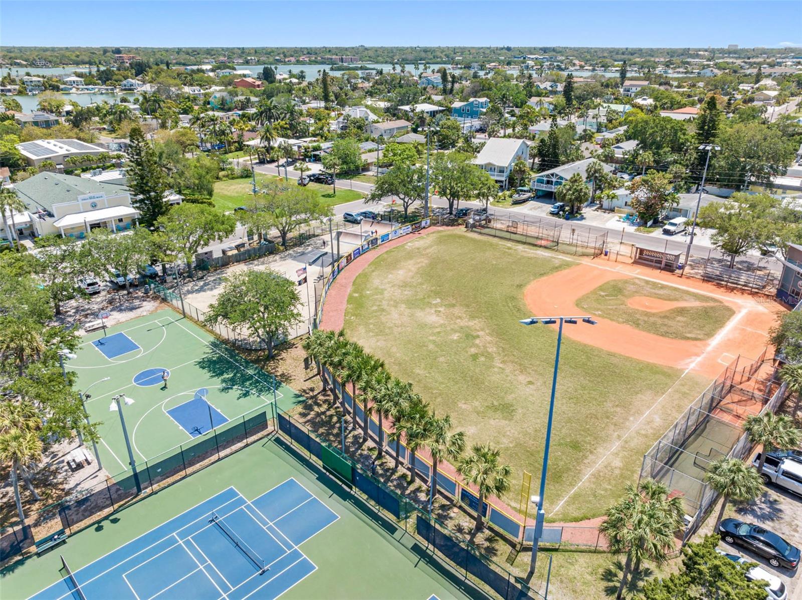 Listing photo id 48 for 115 15th Avenue A