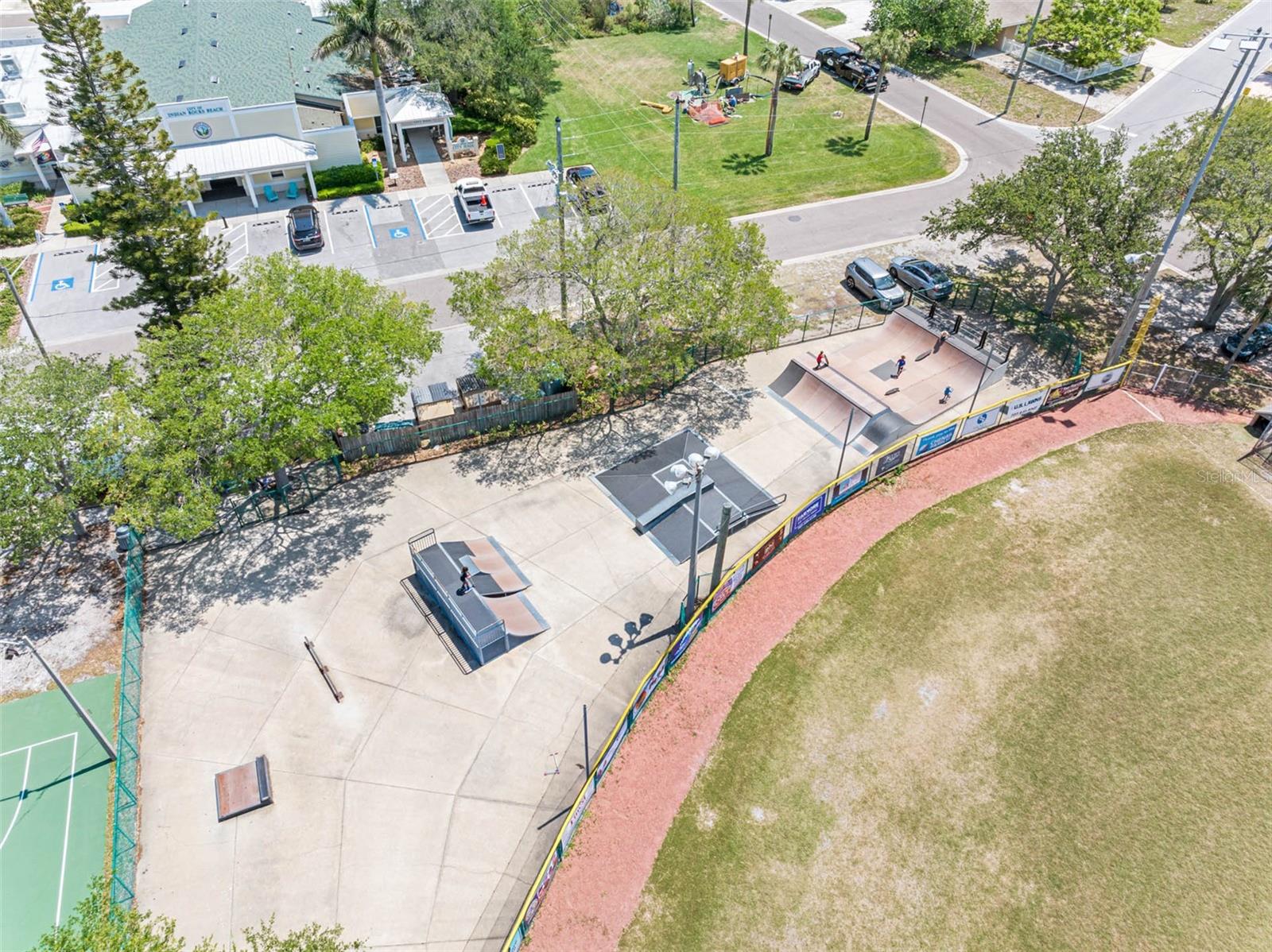 Listing photo id 49 for 115 15th Avenue A