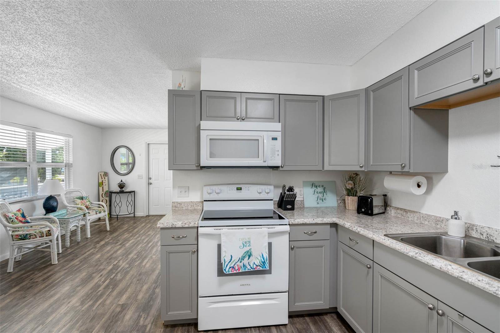 Listing photo id 5 for 115 15th Avenue A