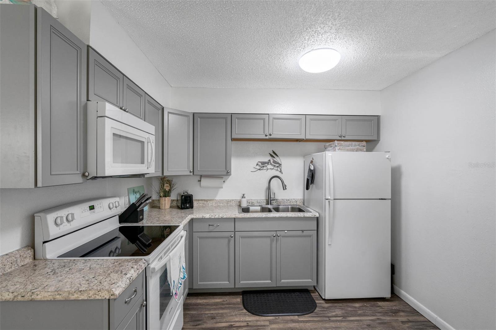 Listing photo id 6 for 115 15th Avenue A