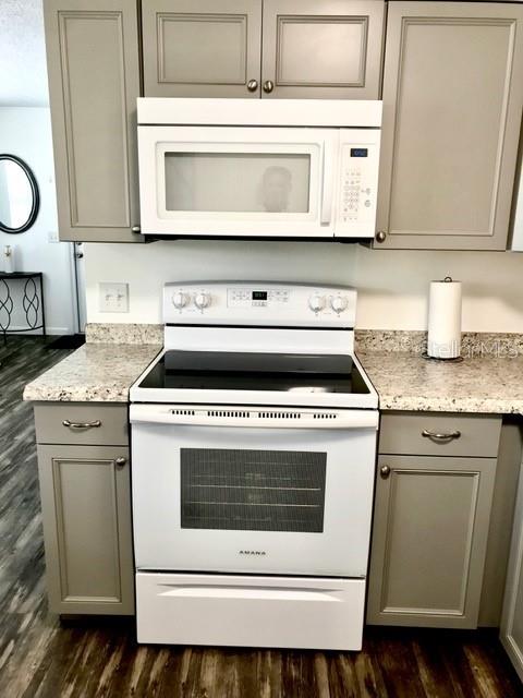 Listing photo id 7 for 115 15th Avenue A