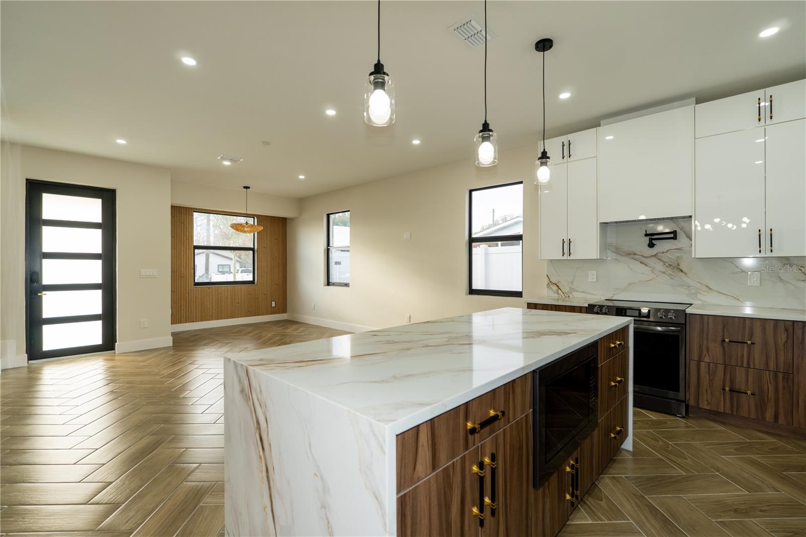 Image 21 of 52 For 12905 Worchester Avenue