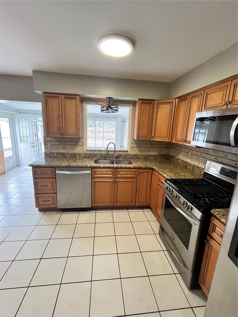 Image 13 of 80 For 1128 Trellis Avenue