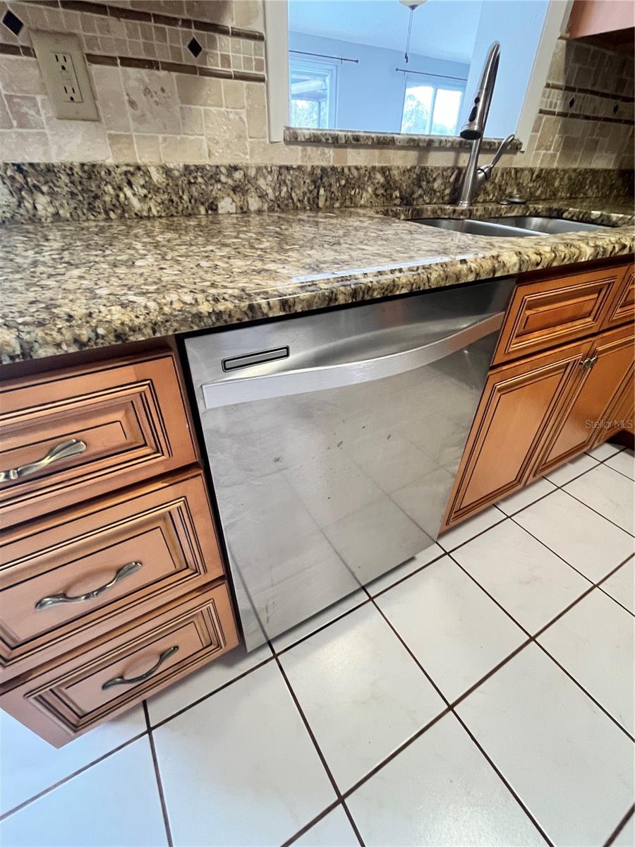 Image 16 of 80 For 1128 Trellis Avenue