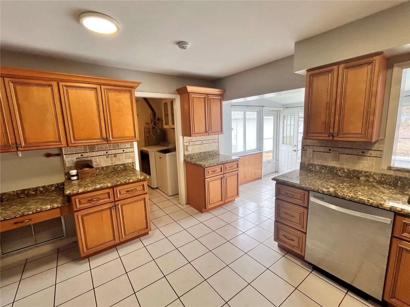 Image 7 of 80 For 1128 Trellis Avenue