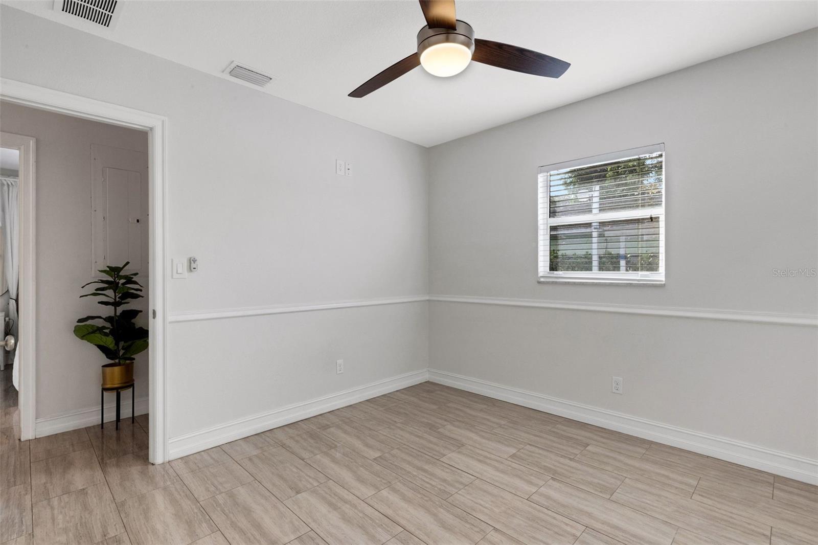 Image 14 of 39 For 2914 Lake Avenue