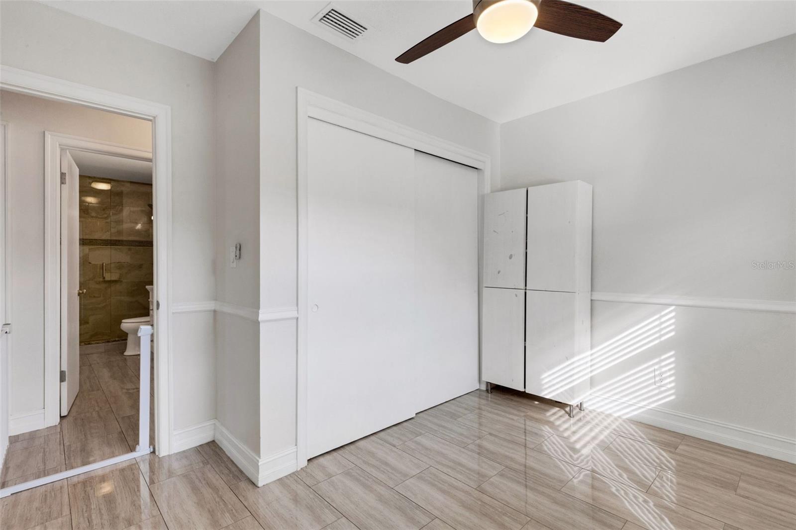 Image 16 of 39 For 2914 Lake Avenue