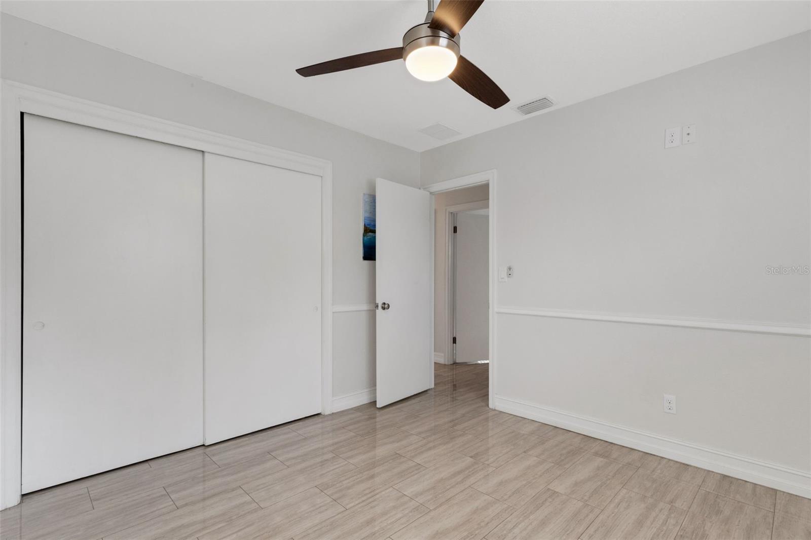 Image 21 of 39 For 2914 Lake Avenue