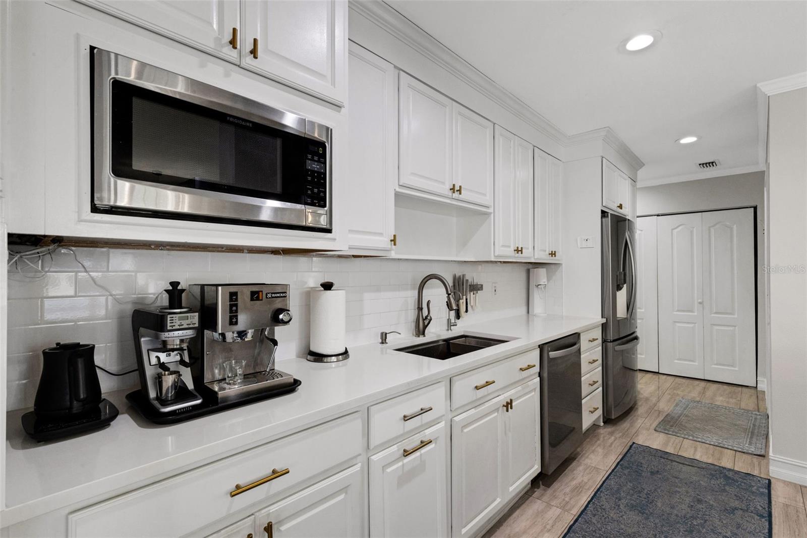 Image 27 of 39 For 2914 Lake Avenue