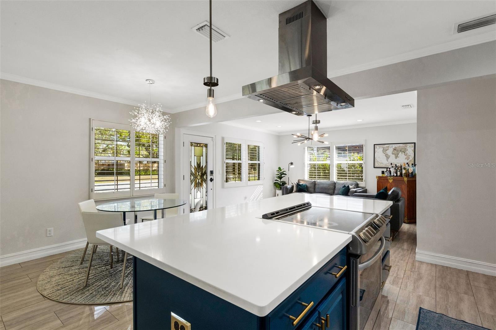 Image 28 of 39 For 2914 Lake Avenue