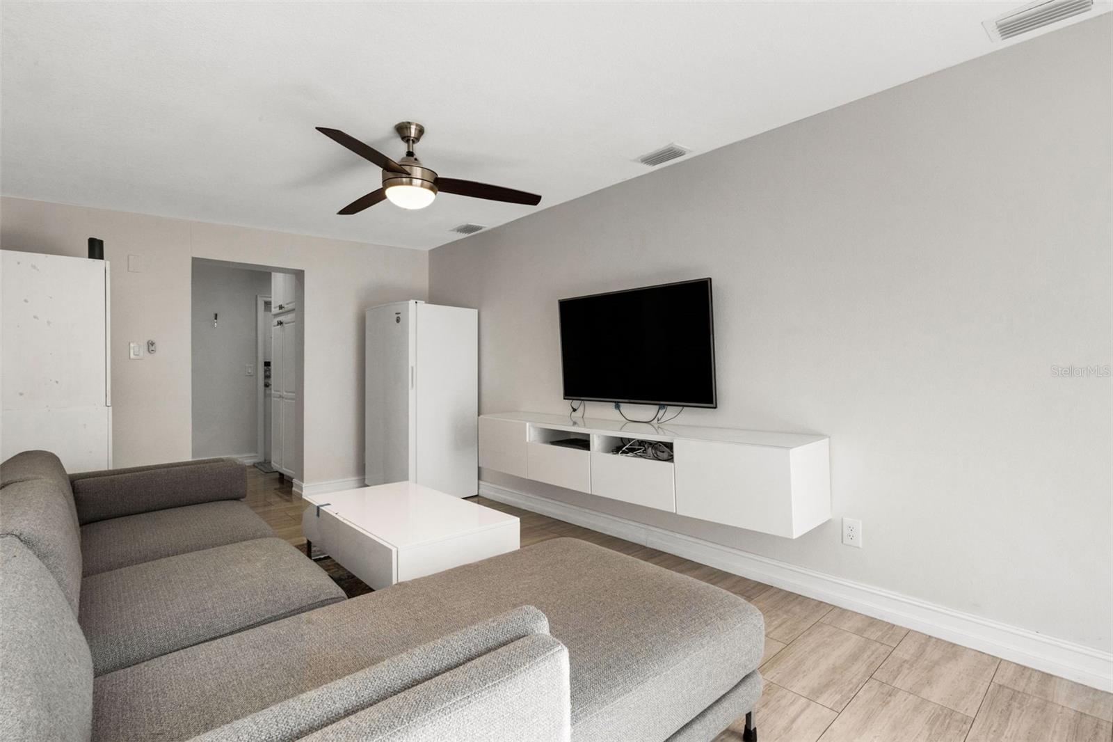 Image 32 of 39 For 2914 Lake Avenue