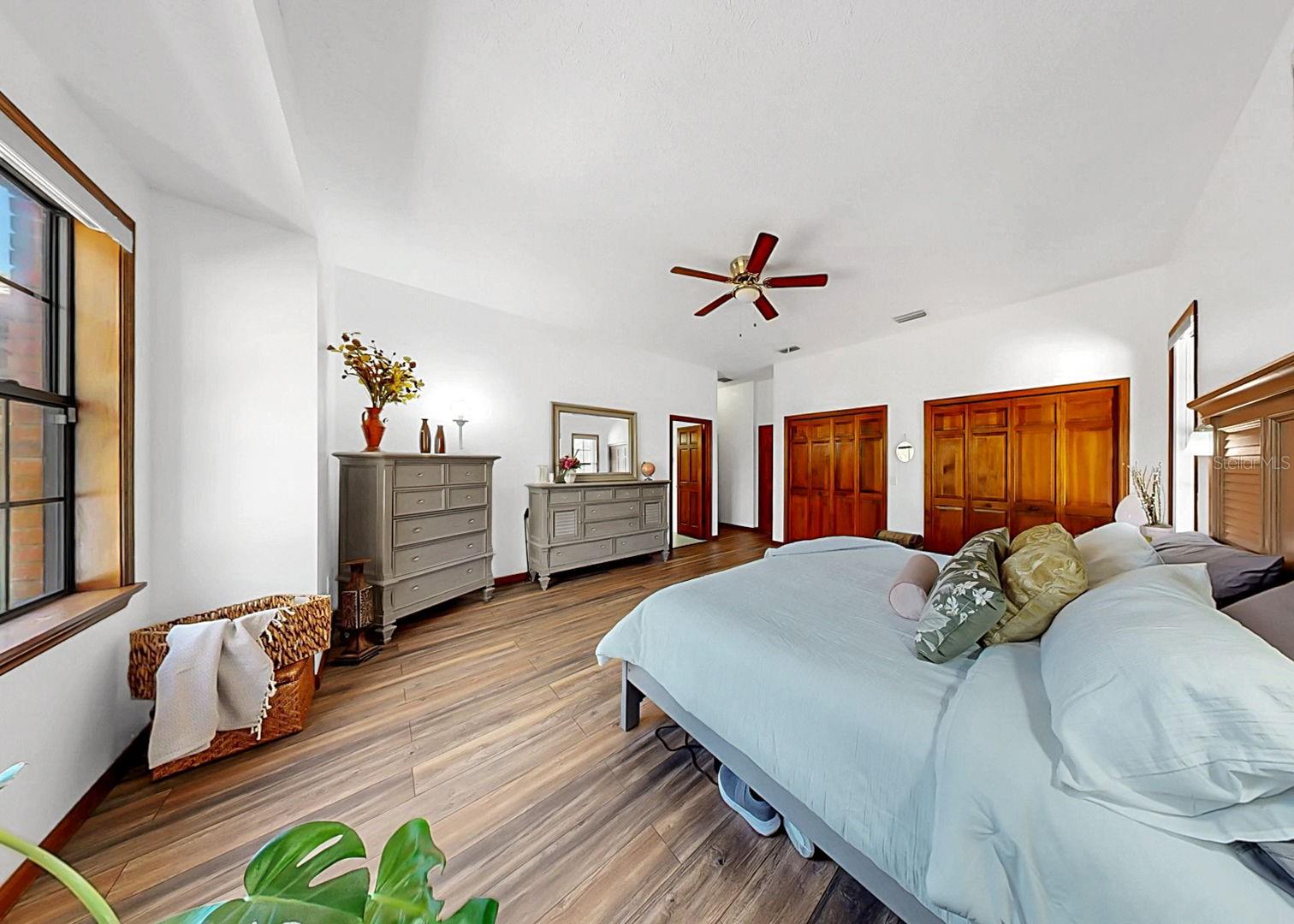 Image 44 of 77 For 13607 2nd Avenue E