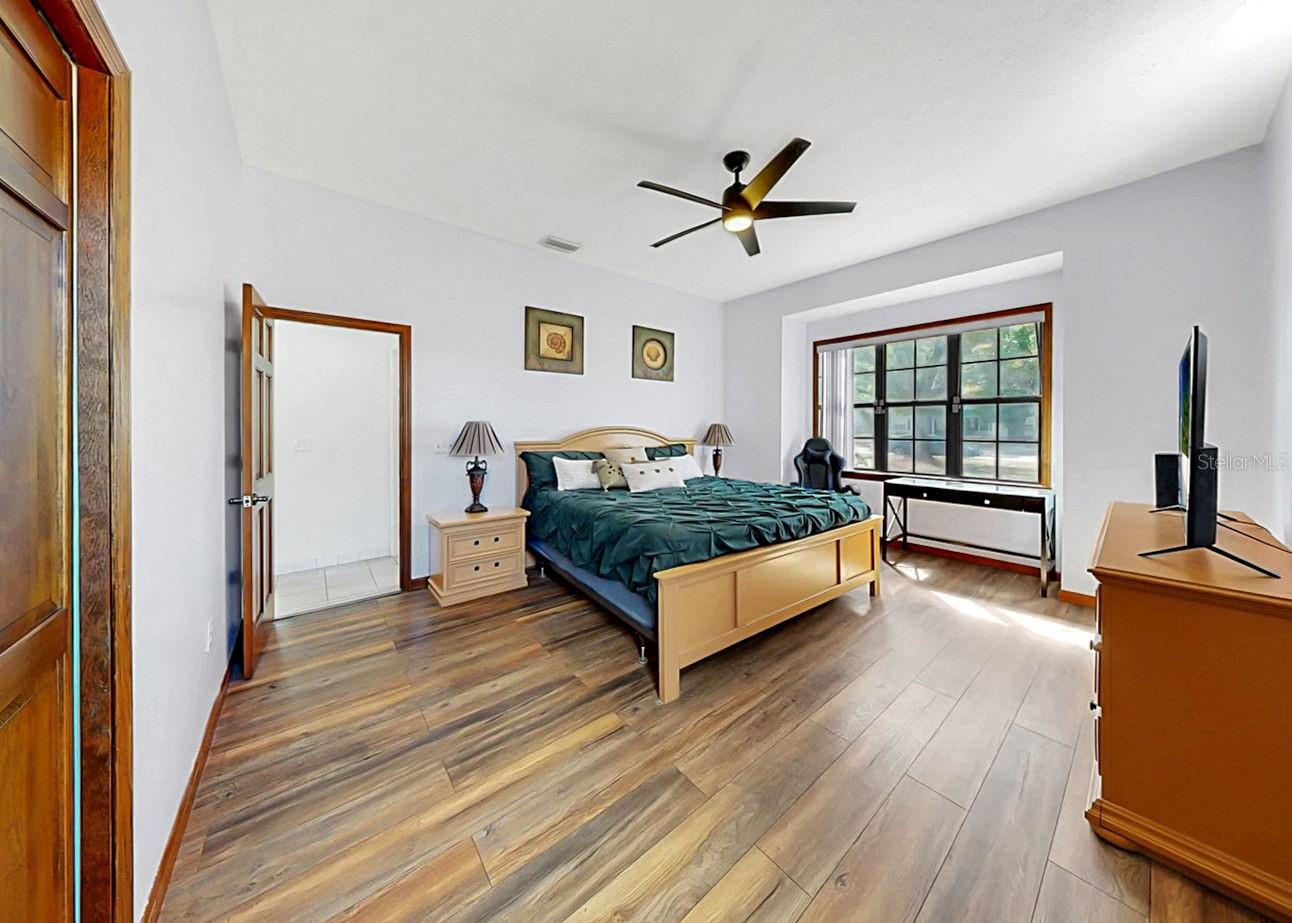 Image 53 of 77 For 13607 2nd Avenue E