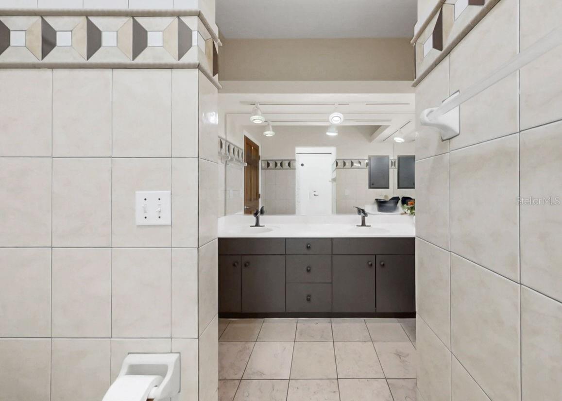 Image 58 of 77 For 13607 2nd Avenue E