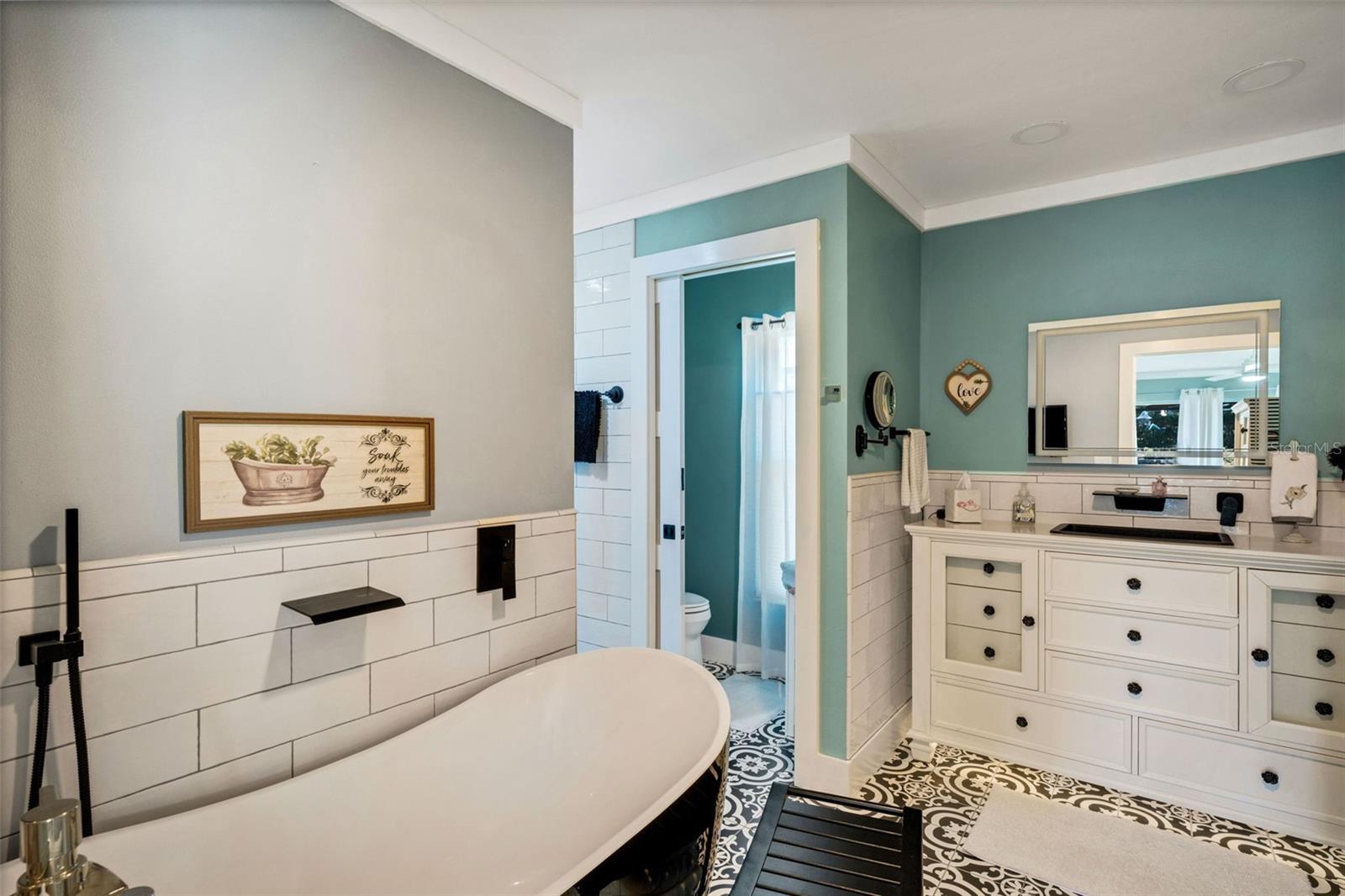 Listing photo id 38 for 3514 Links Court