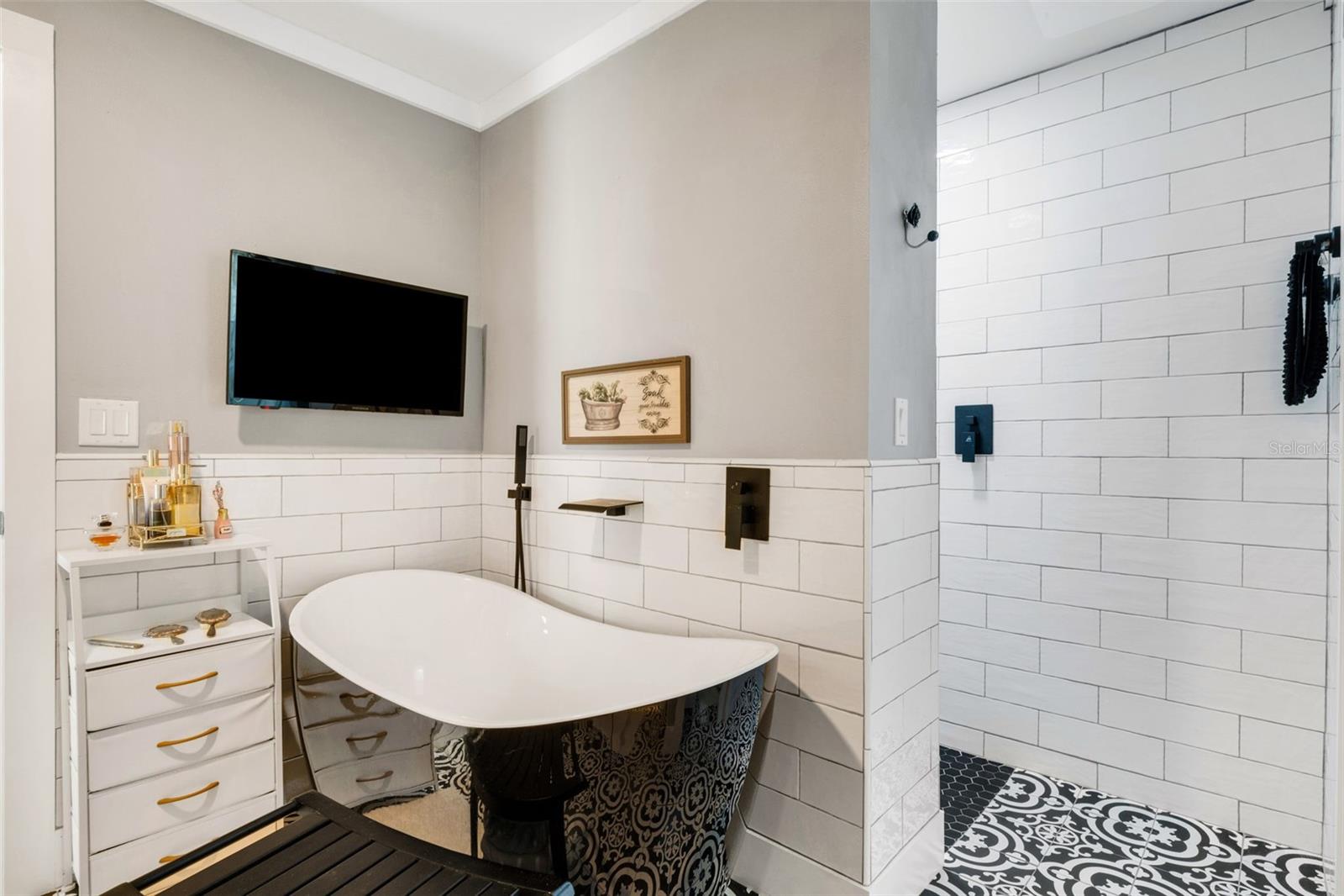 Listing photo id 40 for 3514 Links Court