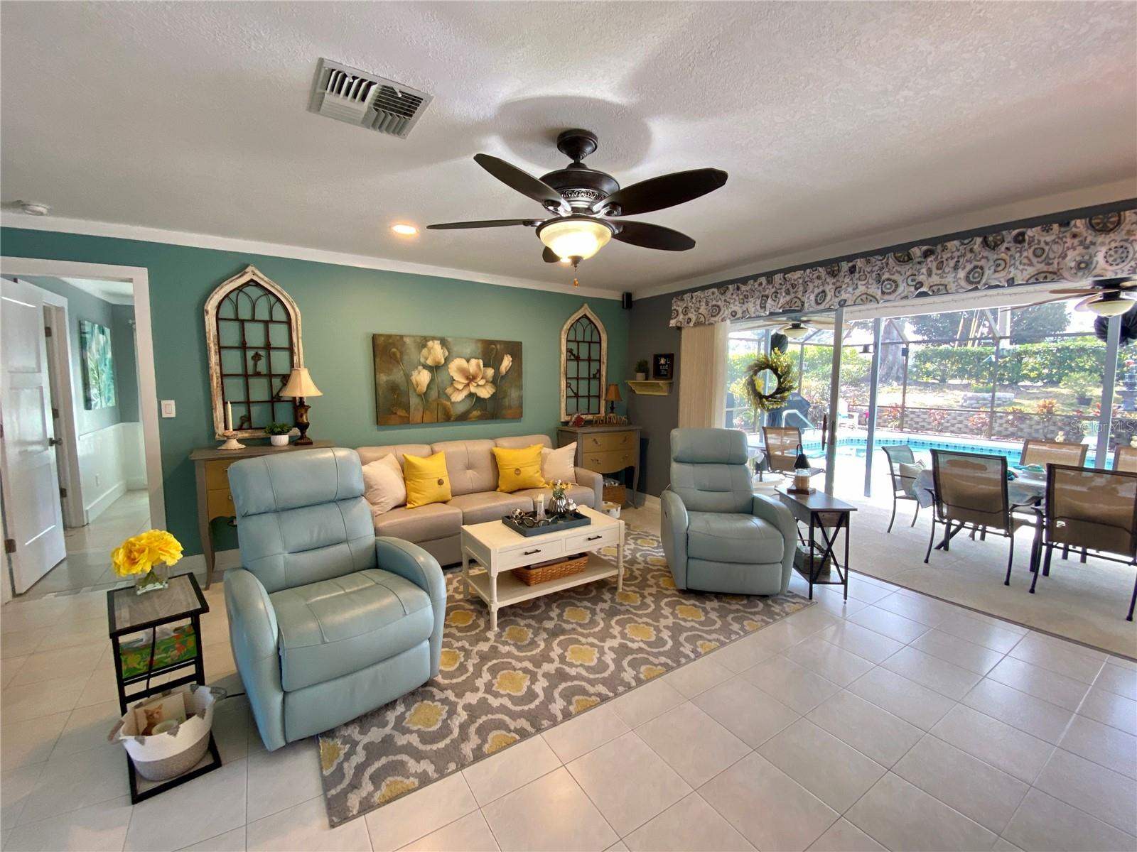 Listing photo id 4 for 3514 Links Court