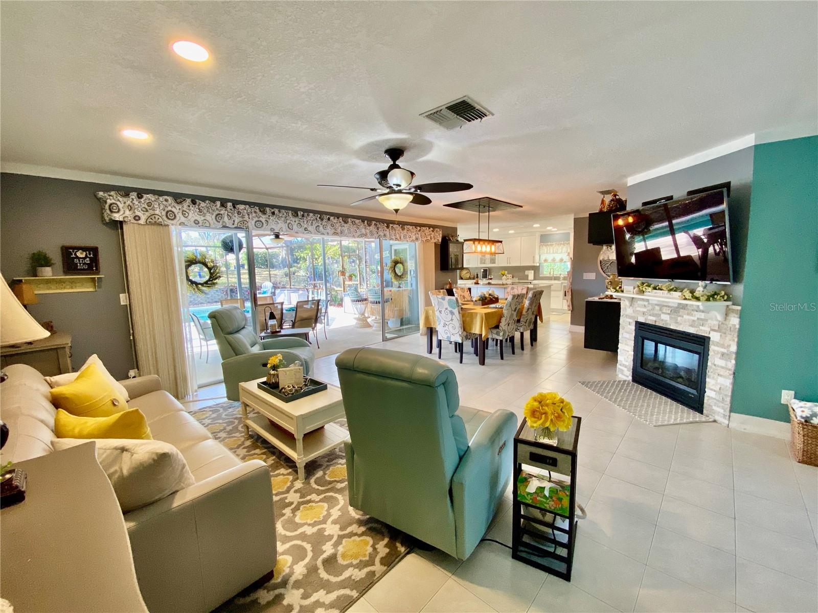 Listing photo id 5 for 3514 Links Court