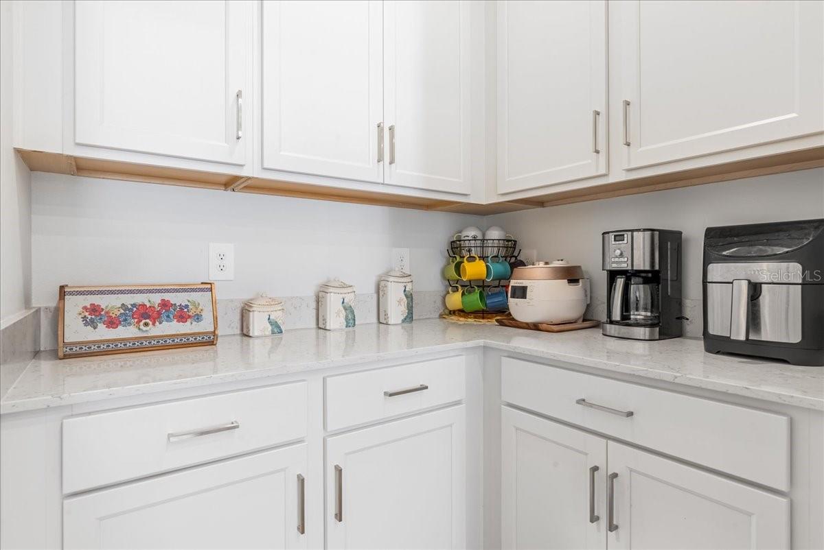 Listing photo id 7 for 18289 Pearl View Place