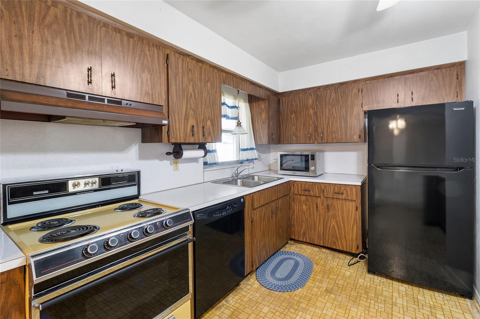 Image 10 of 28 For 6041 15th Street N