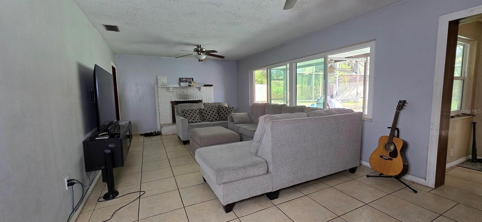 Listing photo id 11 for 1595 Oak Lane