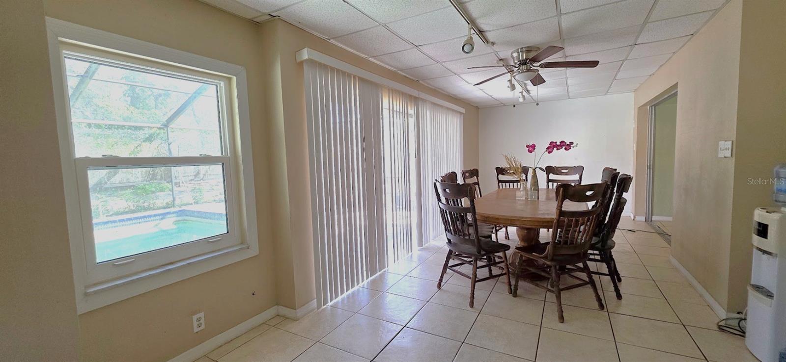 Listing photo id 16 for 1595 Oak Lane