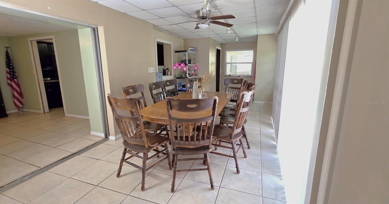 Listing photo id 17 for 1595 Oak Lane