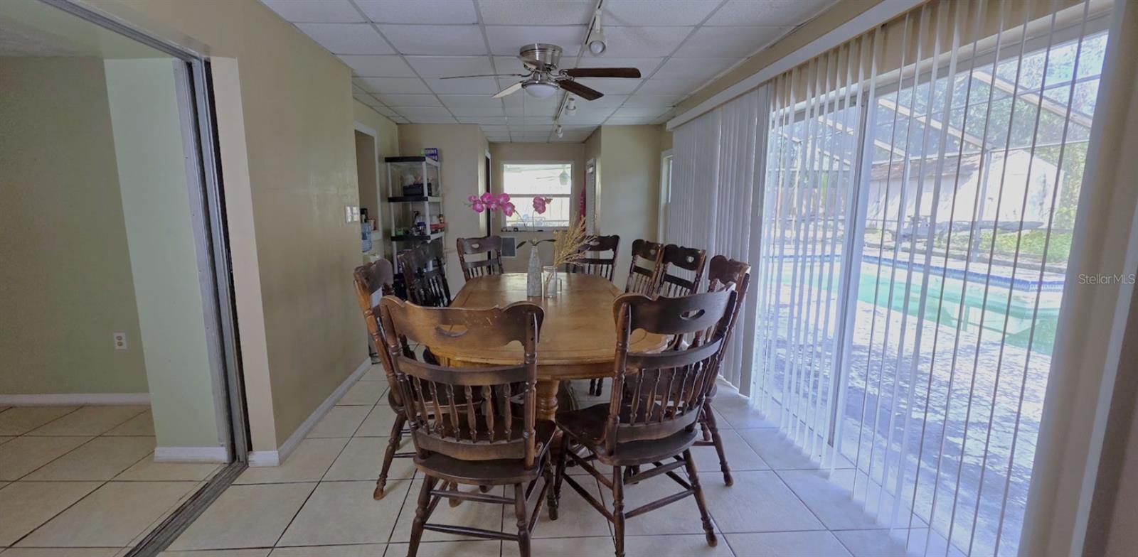 Listing photo id 18 for 1595 Oak Lane