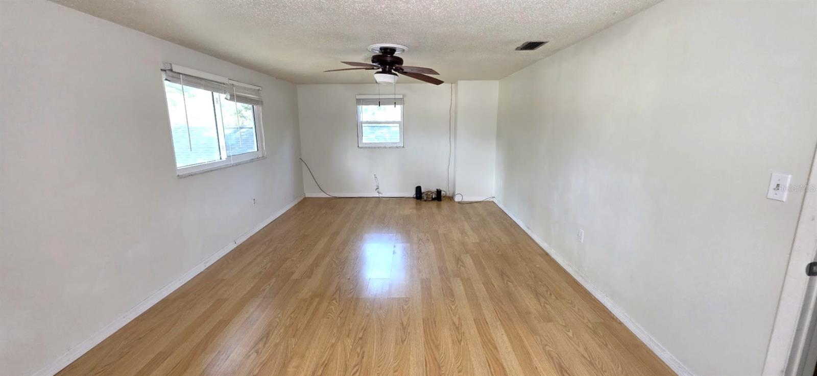 Listing photo id 26 for 1595 Oak Lane