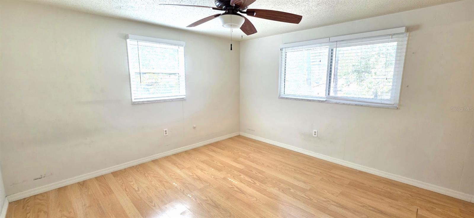 Listing photo id 31 for 1595 Oak Lane