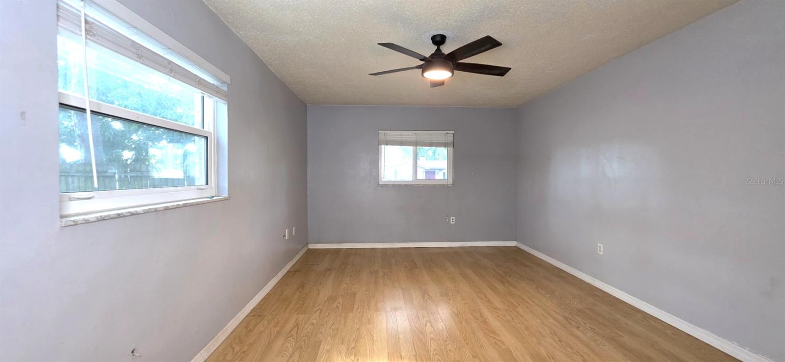 Listing photo id 34 for 1595 Oak Lane