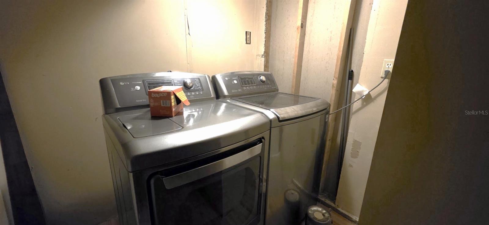 Listing photo id 39 for 1595 Oak Lane