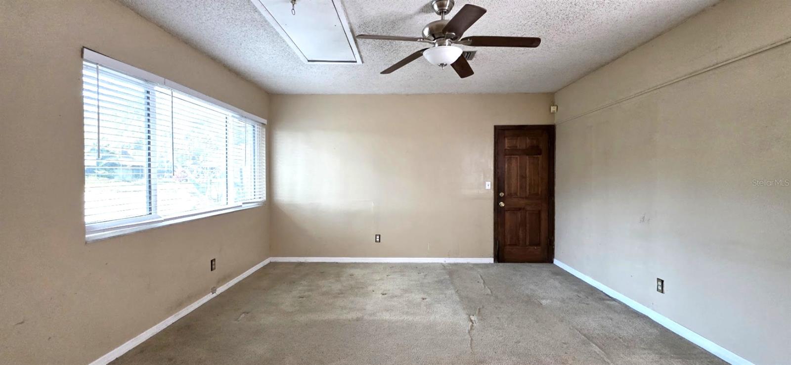 Listing photo id 40 for 1595 Oak Lane