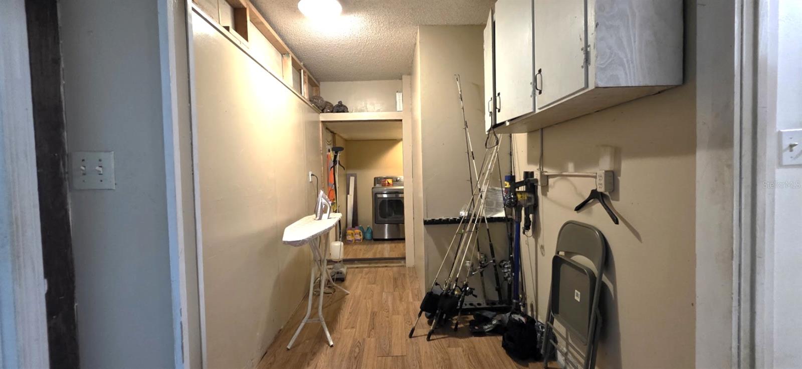 Listing photo id 41 for 1595 Oak Lane