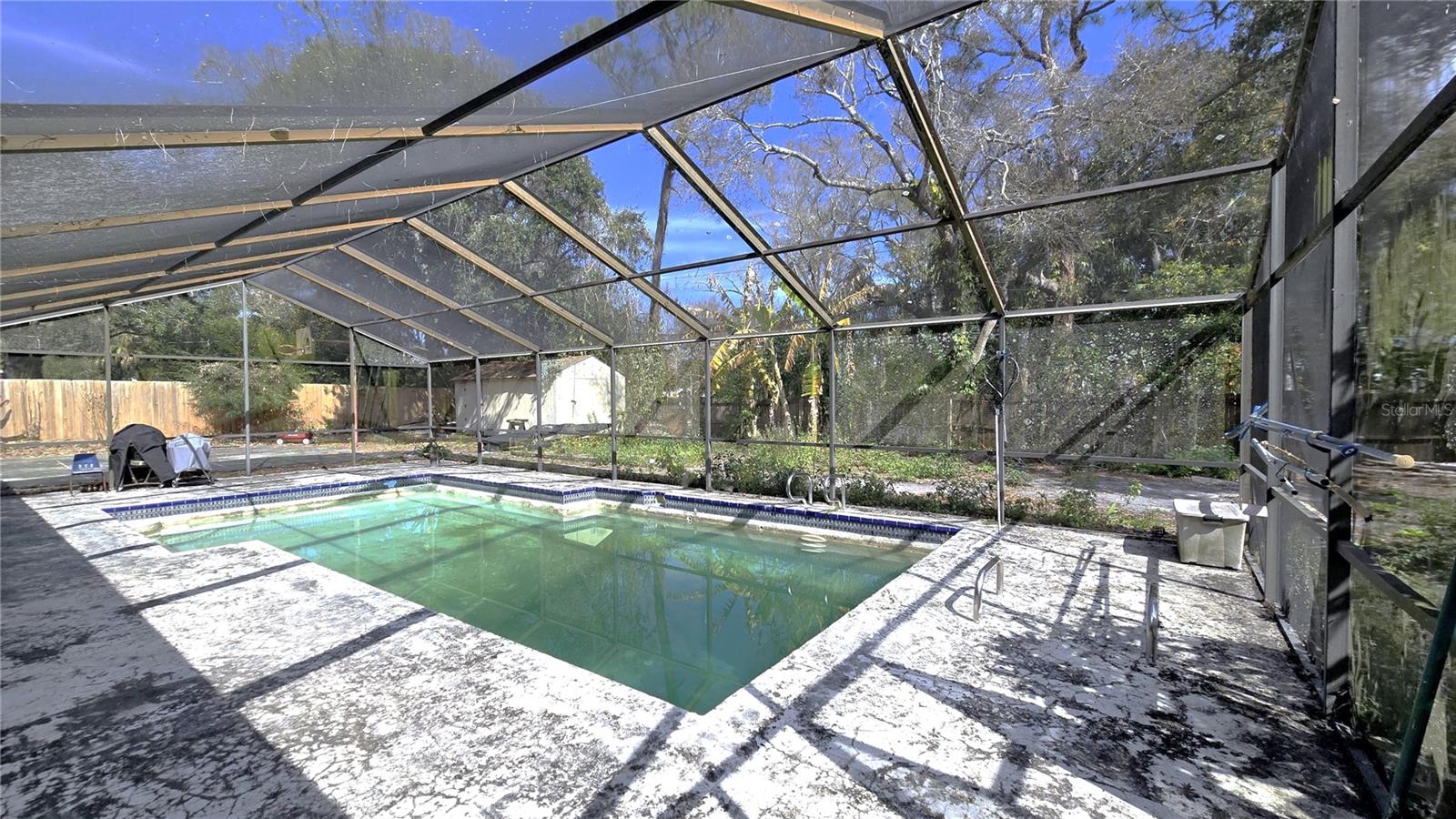 Listing photo id 4 for 1595 Oak Lane