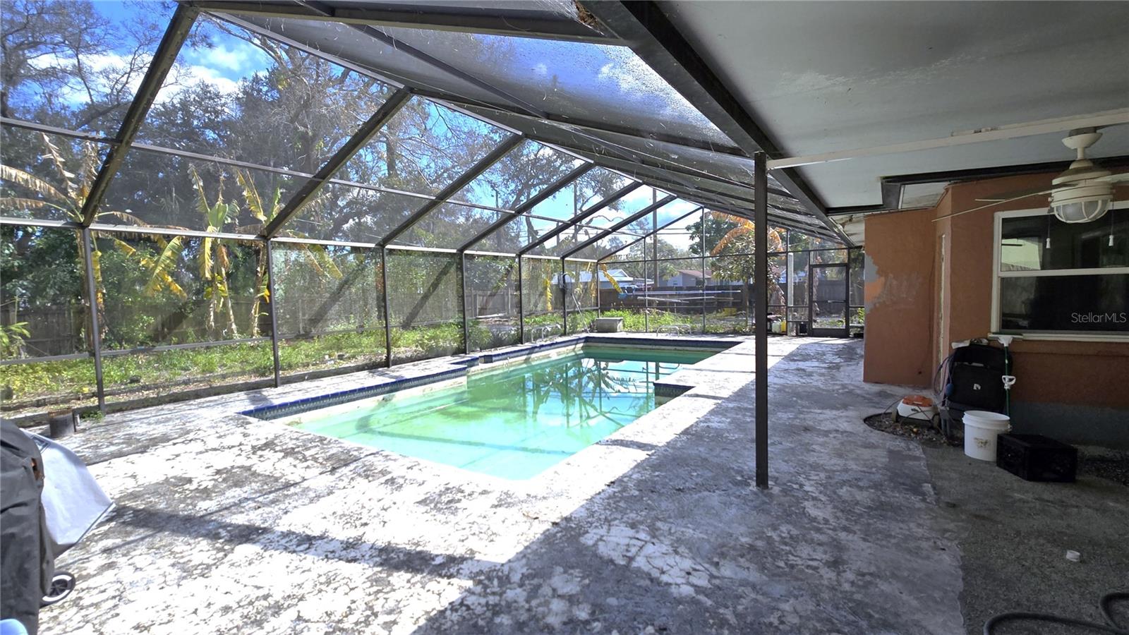 Listing photo id 5 for 1595 Oak Lane