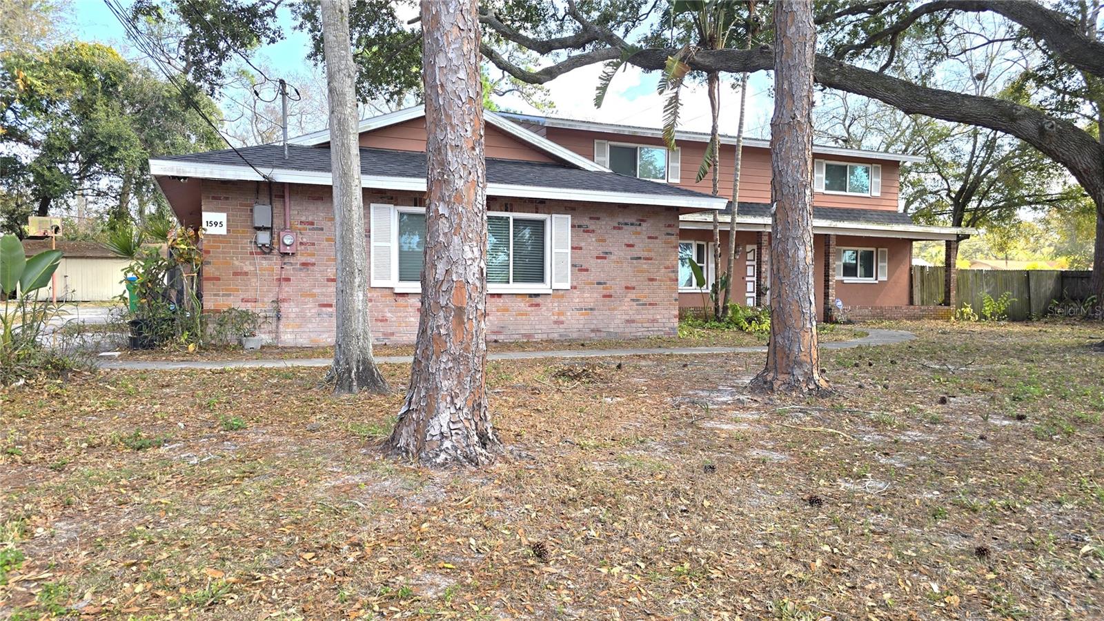 Listing photo id 7 for 1595 Oak Lane