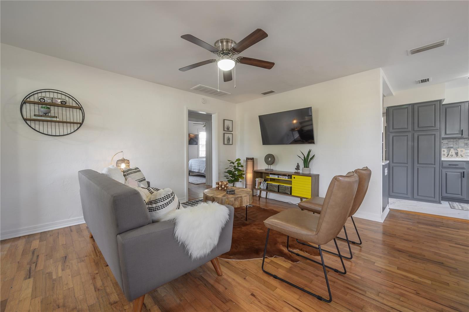 Image 11 of 32 For 920 Orient Street