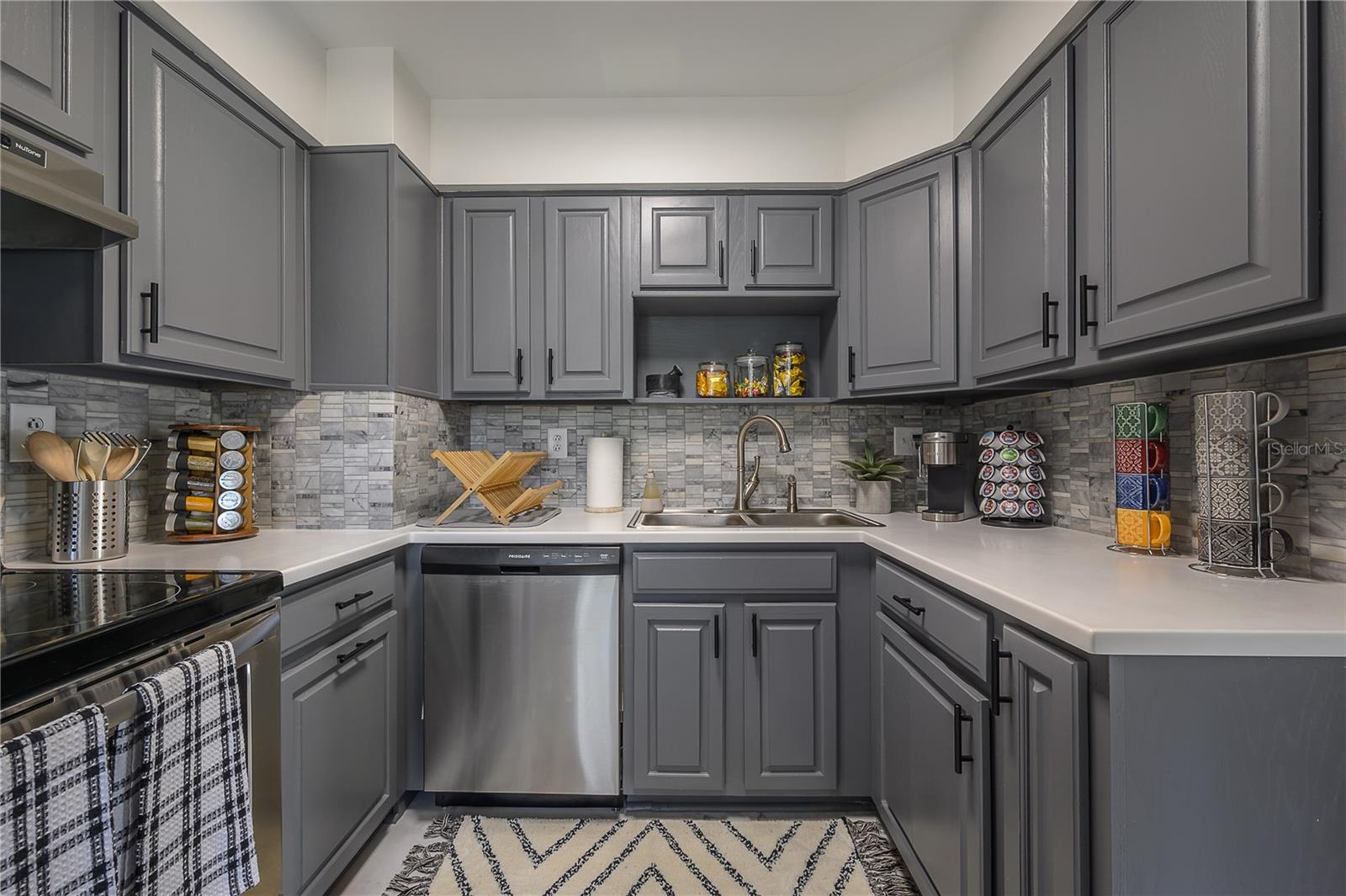 Image 15 of 32 For 920 Orient Street